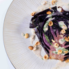 Veganes Rotkraut-Steak mit Haselnuss-Vinaigrette